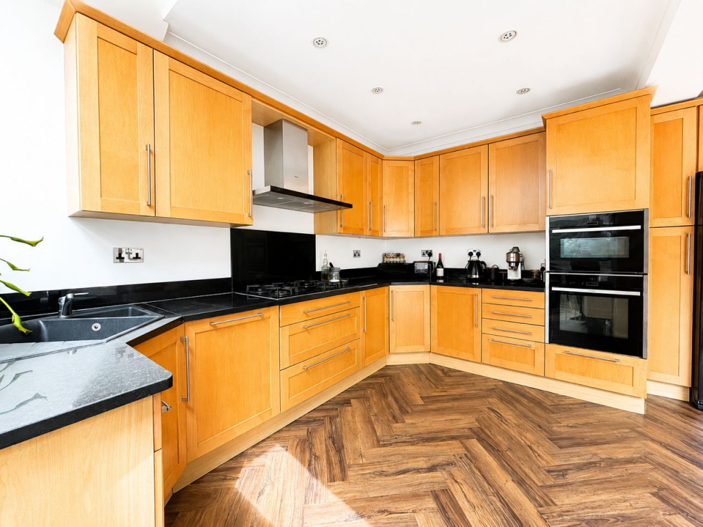Leamington Avenue, Bromley, BR1 - View 6