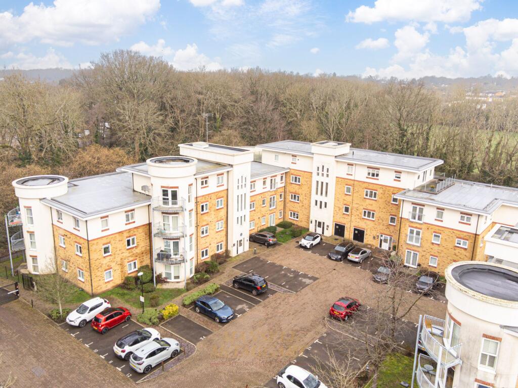 2-bed flat on Rathlin Road, Crawley, RH11, £220,000