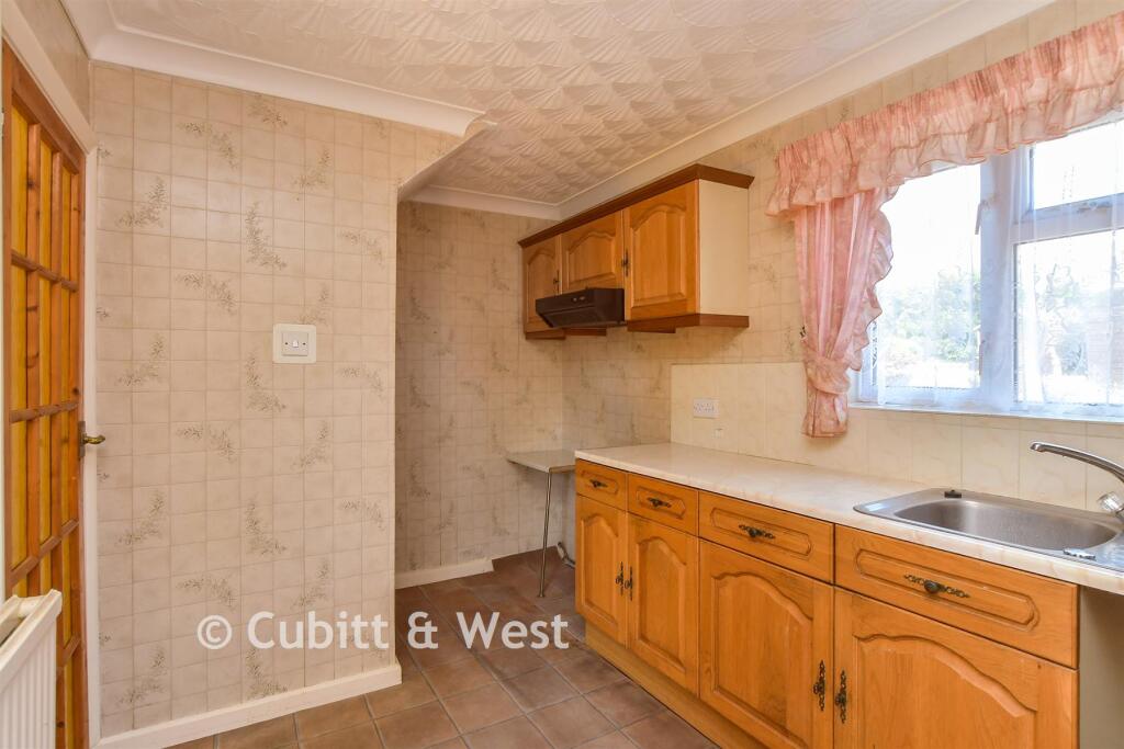 House in Brighton, Woodingdean - More