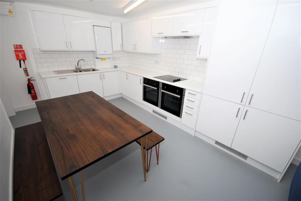 1 bedroom private hall for rent