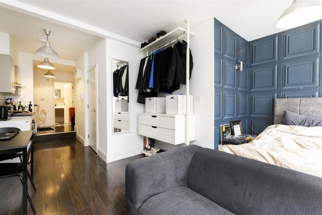 Studio flat for rent