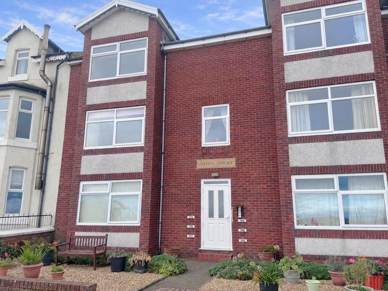 2-bed flat on Oliver Court - The Esplanade - Knott End-on-sea - FY6 0AD, £100,000