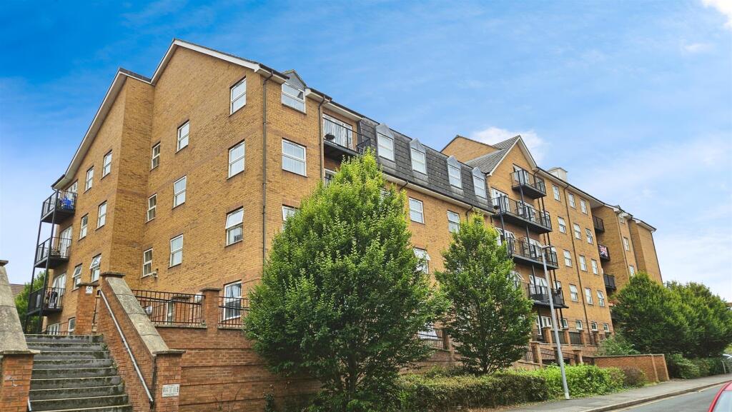 Apartment in Luton