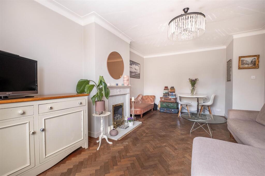 Apartment in Kingston upon Thames - View 5