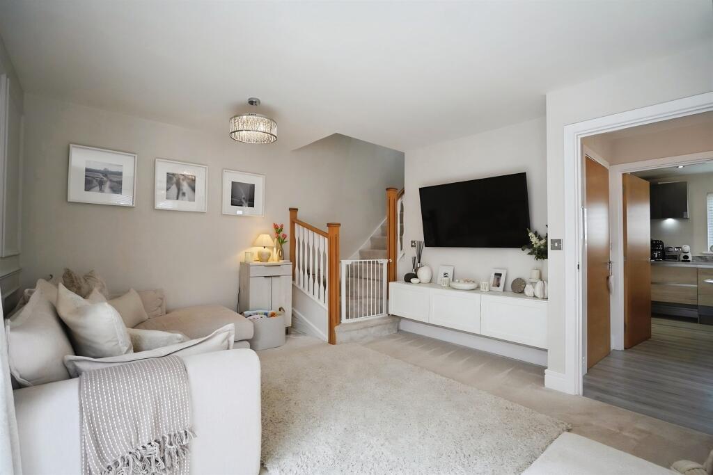 House in Mansfield, Nottinghamshire - More