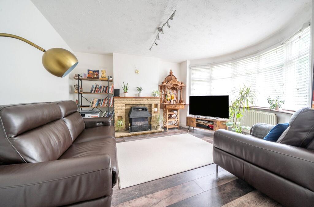 North Western Avenue, Watford, Hertfordshire, WD25 photo 2