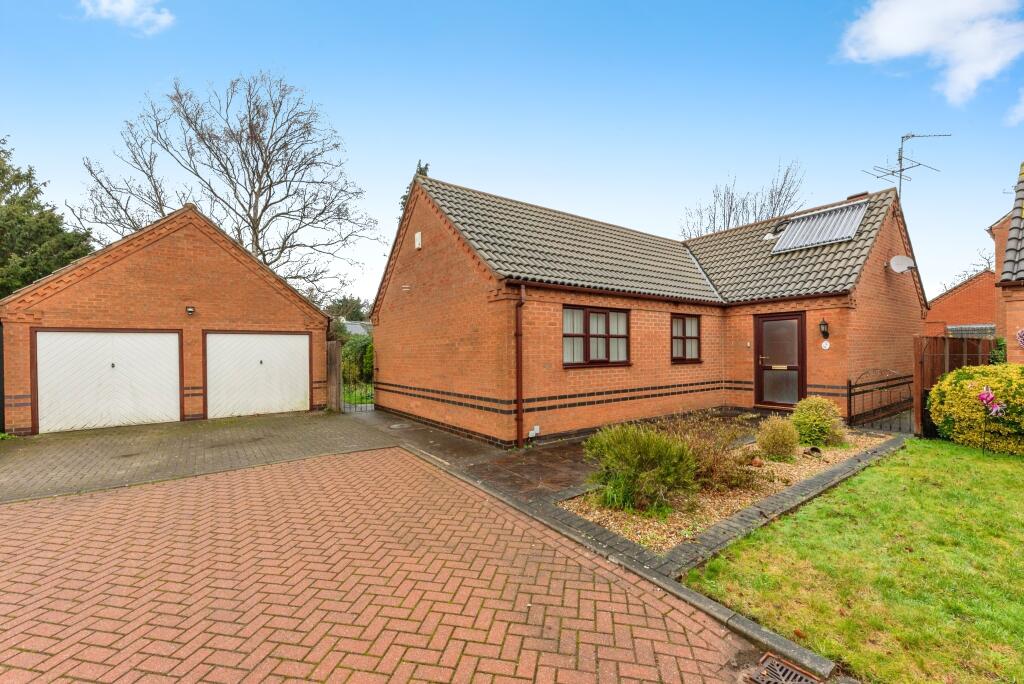 3-bed bungalow on Eastern Court, Newark, NG24, £285,000