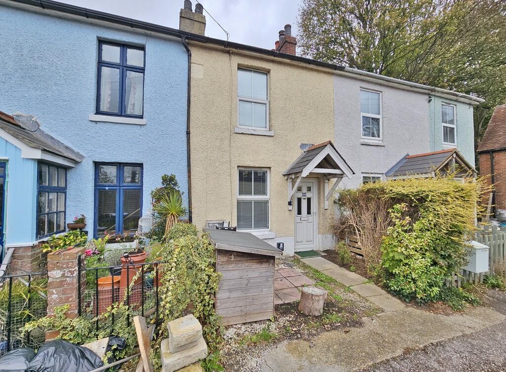 2-bed terraced on Wallington Shore Road, Fareham, £180,000