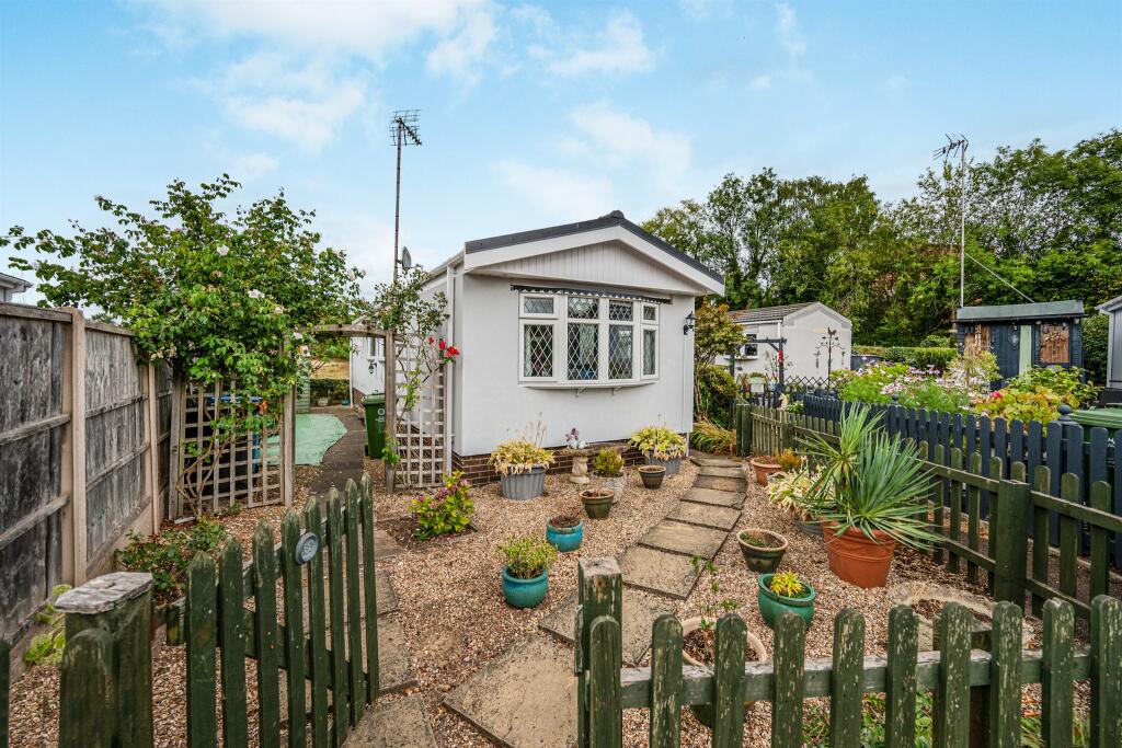 Main image of property: Hinksford Mobile Home Park, Kingswinford