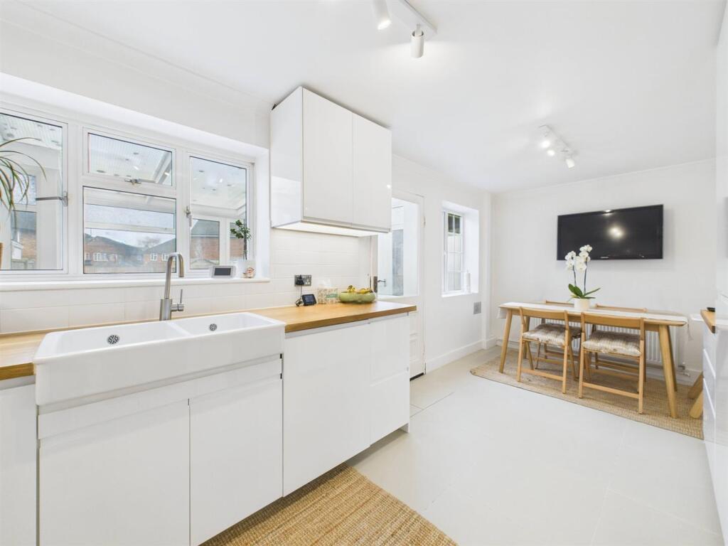 Ashwood Avenue, Uxbridge photo 3