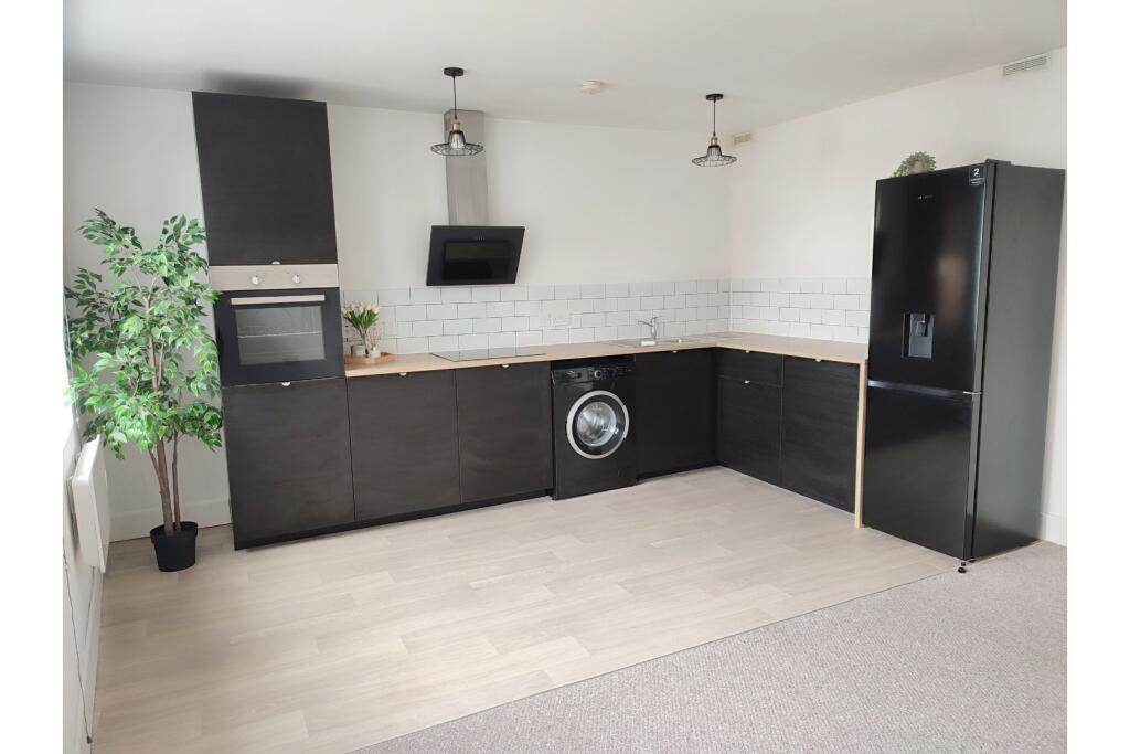 Apartment in Chatham, Medway - View 2