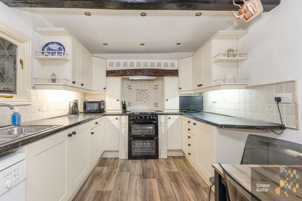 Turnpike Cottage, Stocks Bank Road, Mirfield photo 4