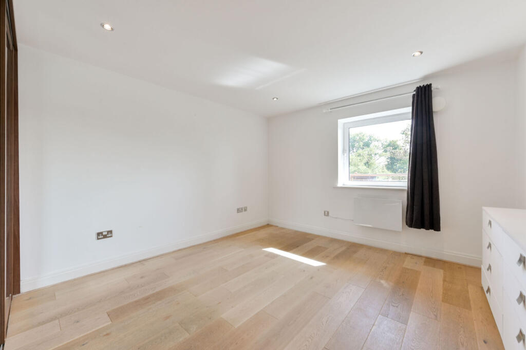 Apartment in Twickenham - More