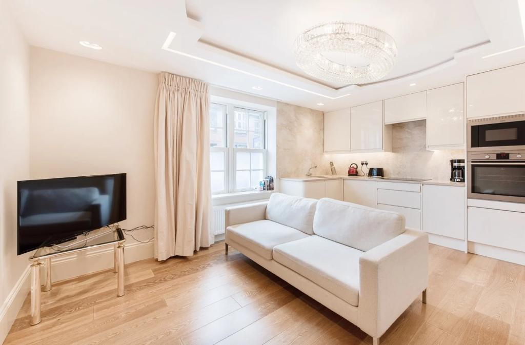 Main image of property: Mitford Building, 10 Dawes road, Fulham Broadway, London, SW6 7EW