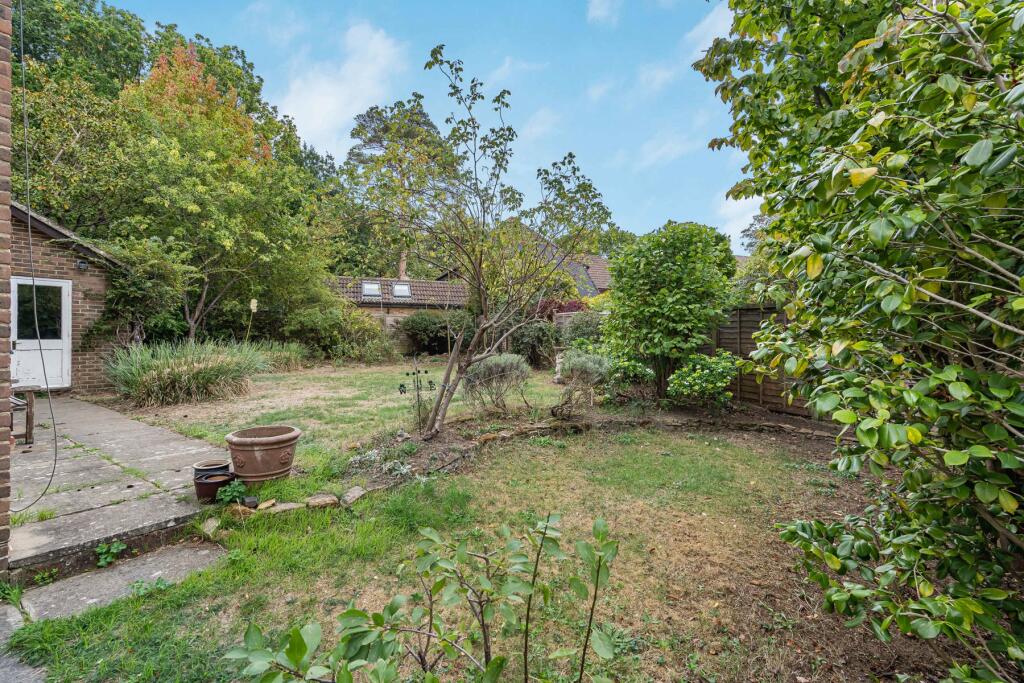 House in Waverley, Frith Hill, Godalming - View 4