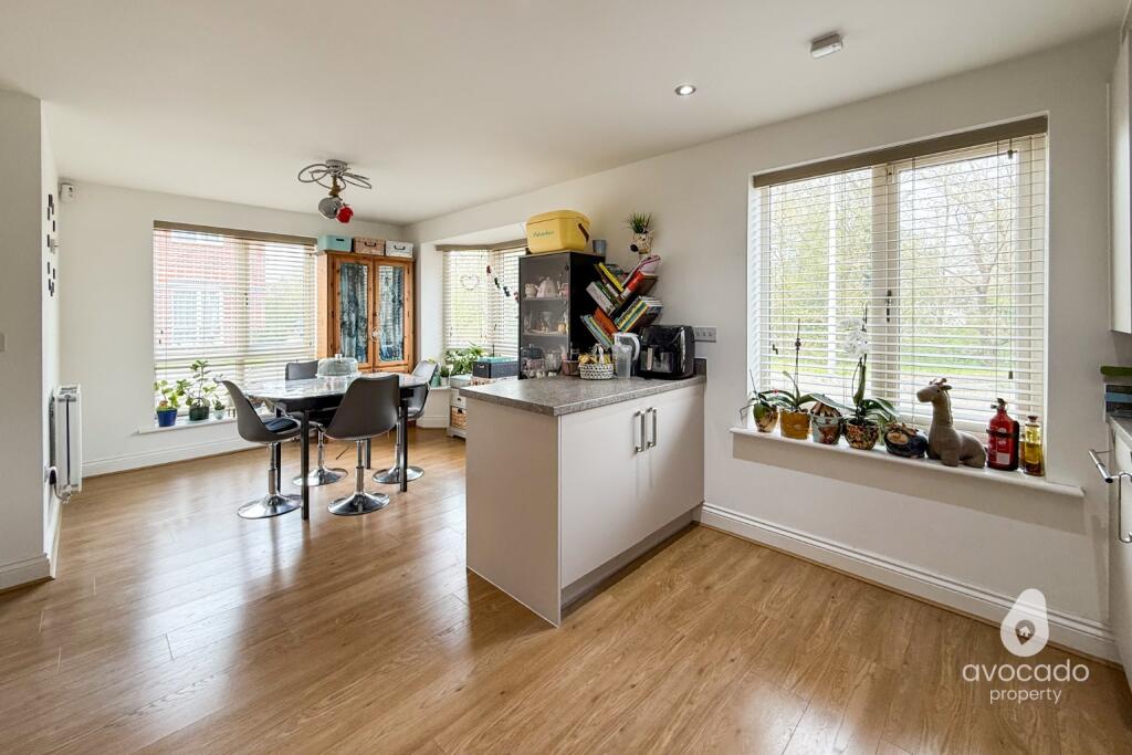 House in Spencers Wood, Ryeish Green, Shinfield - View 2