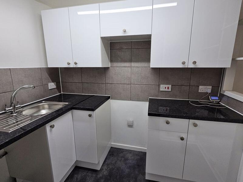 Apartment in Gloucester - View 4