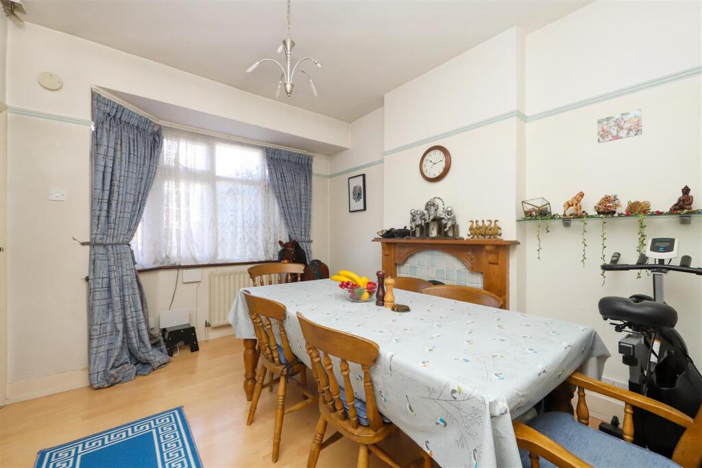 Star Road, Hillingdon, UB10 photo 3