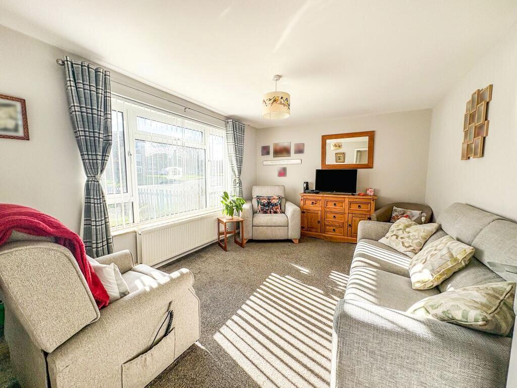180 Queens Drive, Bedford, Bedfordshire, MK41 9HR photo 2