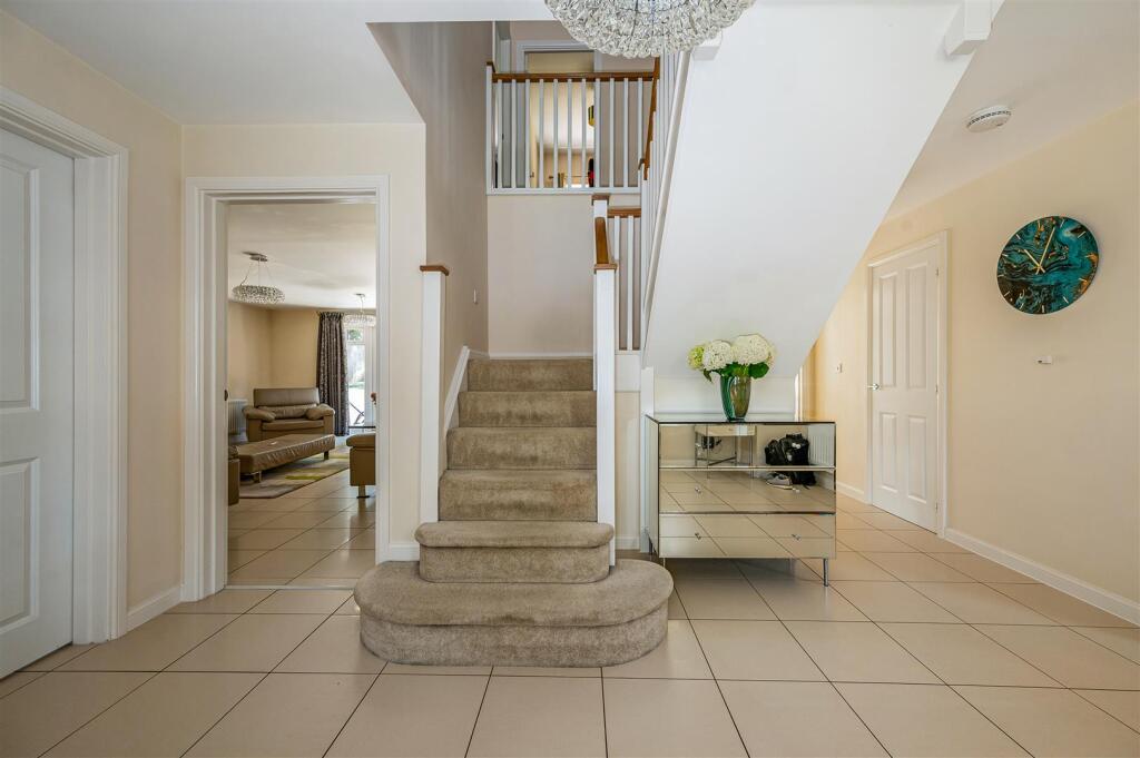 House in Clanfield - View 3