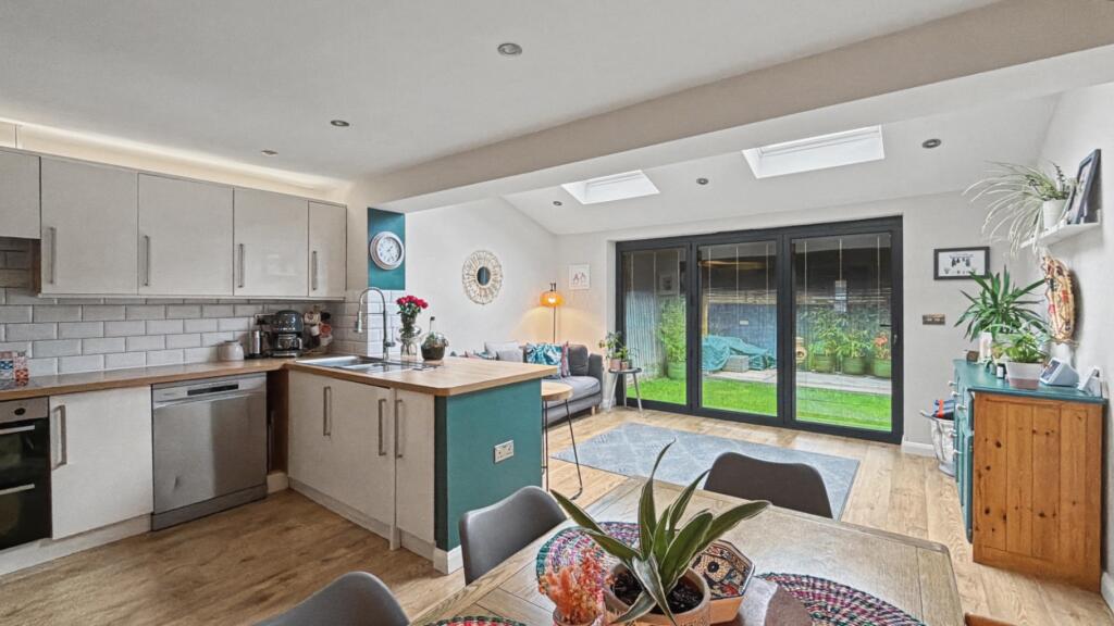 Celandine Close, Bure Park, Bicester photo 2
