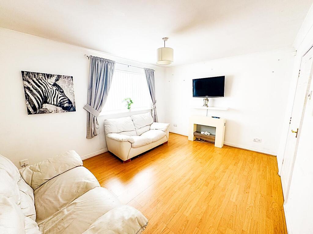 2-bed flat on Limekiln Court, Wallsend, £50,000