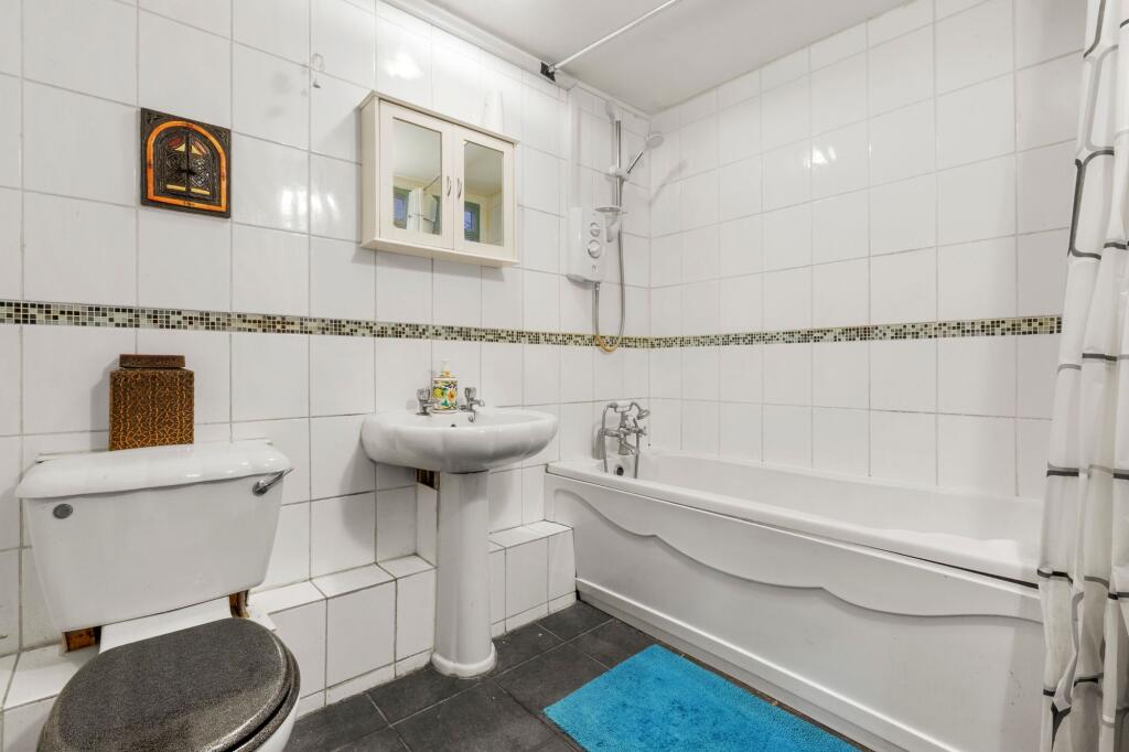 Apartment in Wooburn Green, Wooburn - View 5