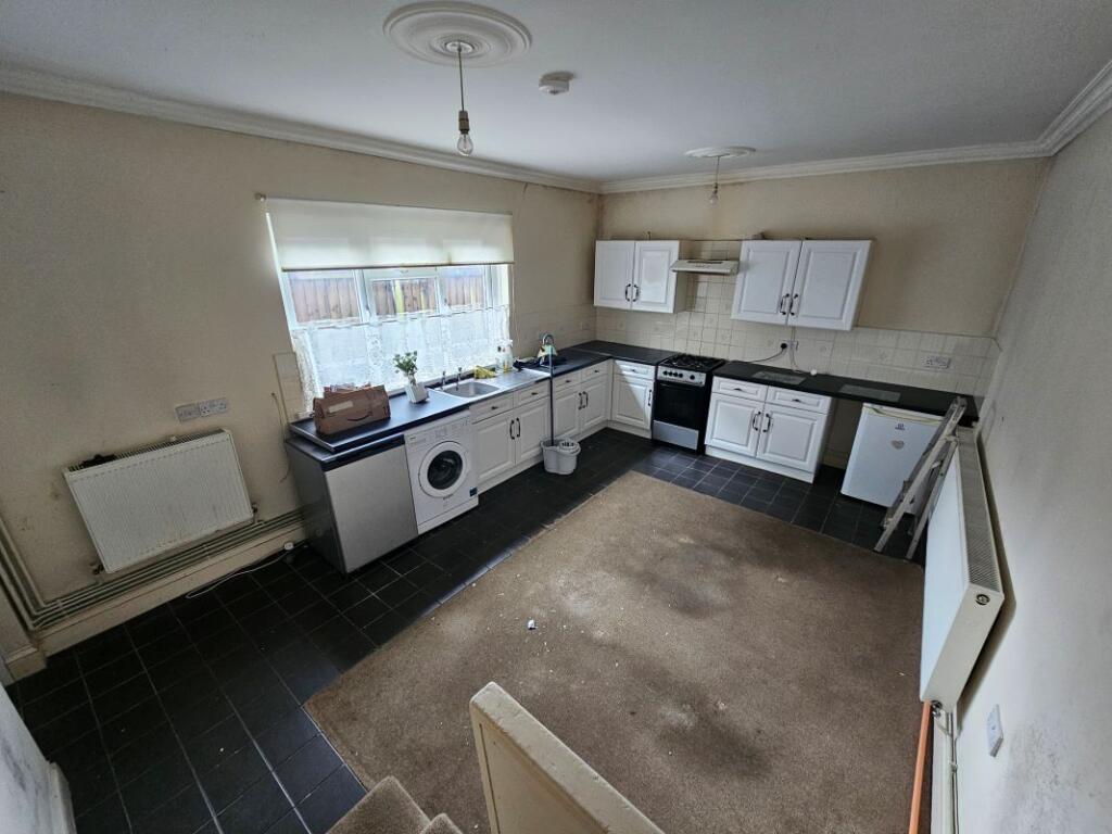 House in Pontllanfraith, Caerphilly - More