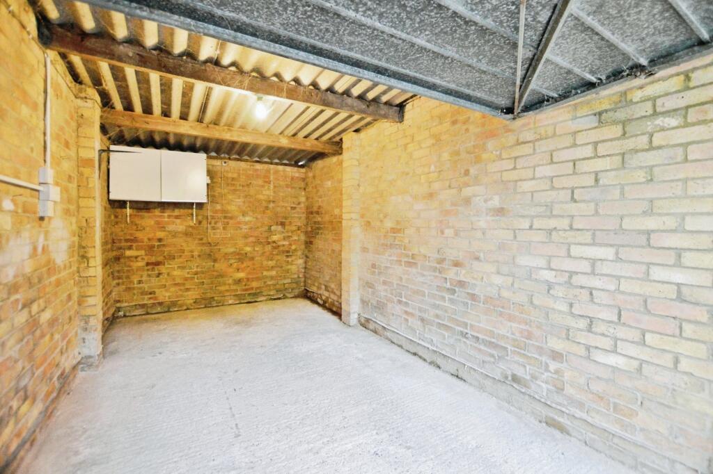 Additional image 12 of Pinewood Close, St Albans, AL4