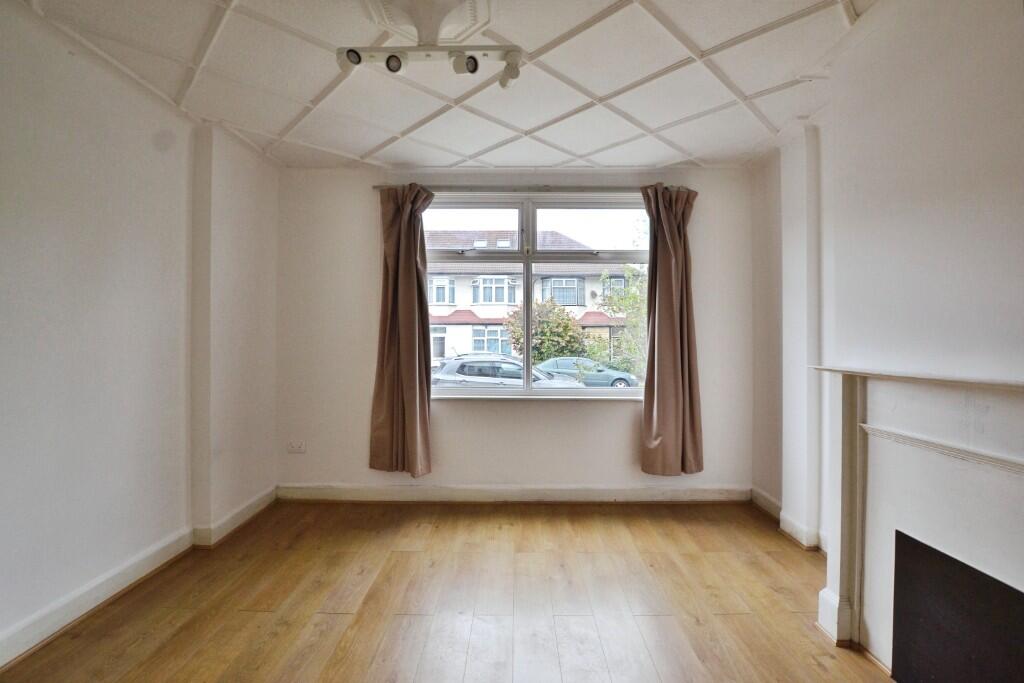 Princes Avenue, London, N13 photo 3