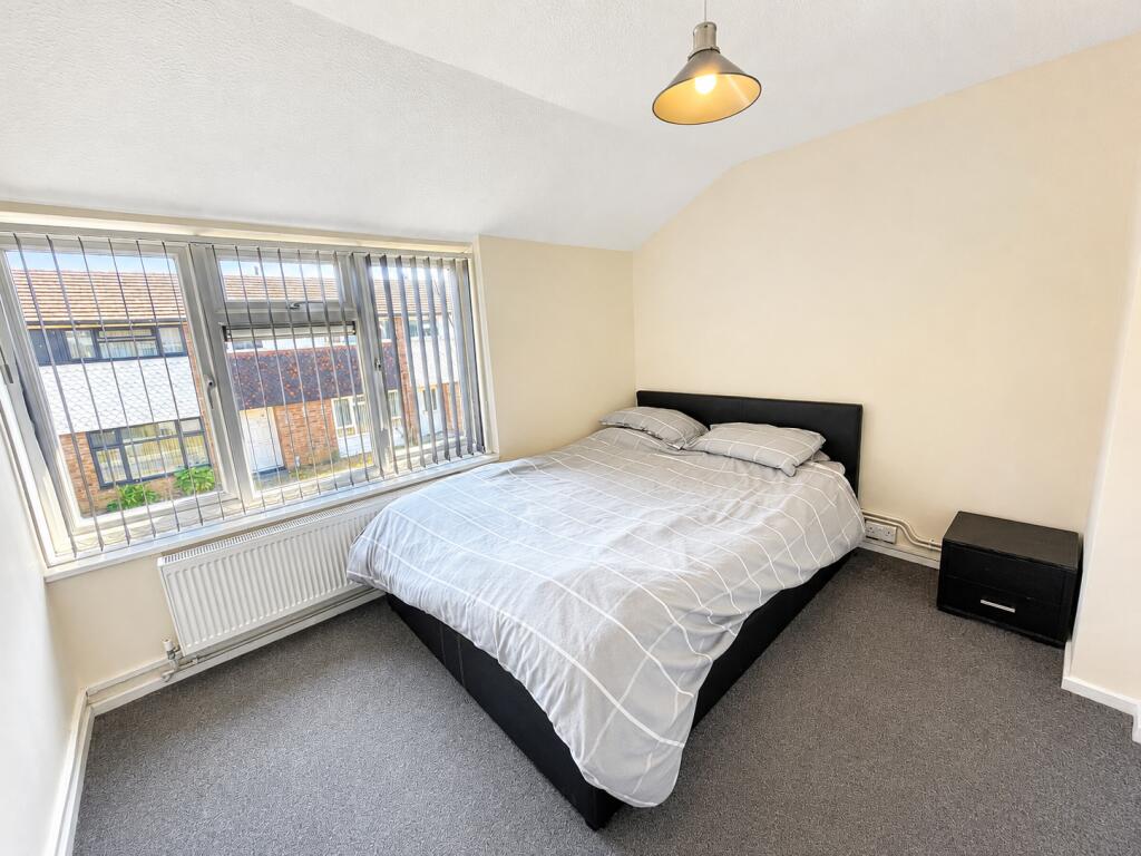 Apartment in Basildon, Essex - More