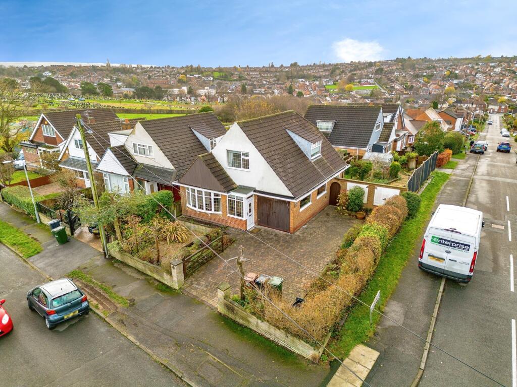 Main image of property: Castleton Avenue, Carlton, Nottingham, Nottinghamshire, NG4