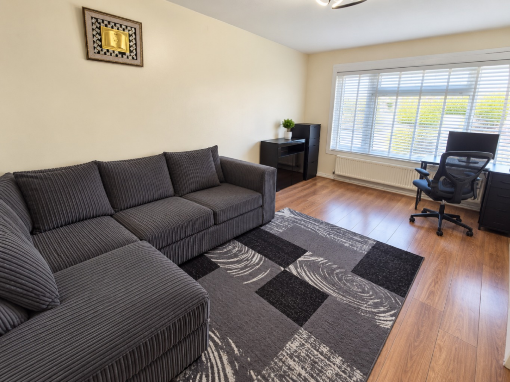 House in Luton, Hockwell Ring, Leagrave - View 2