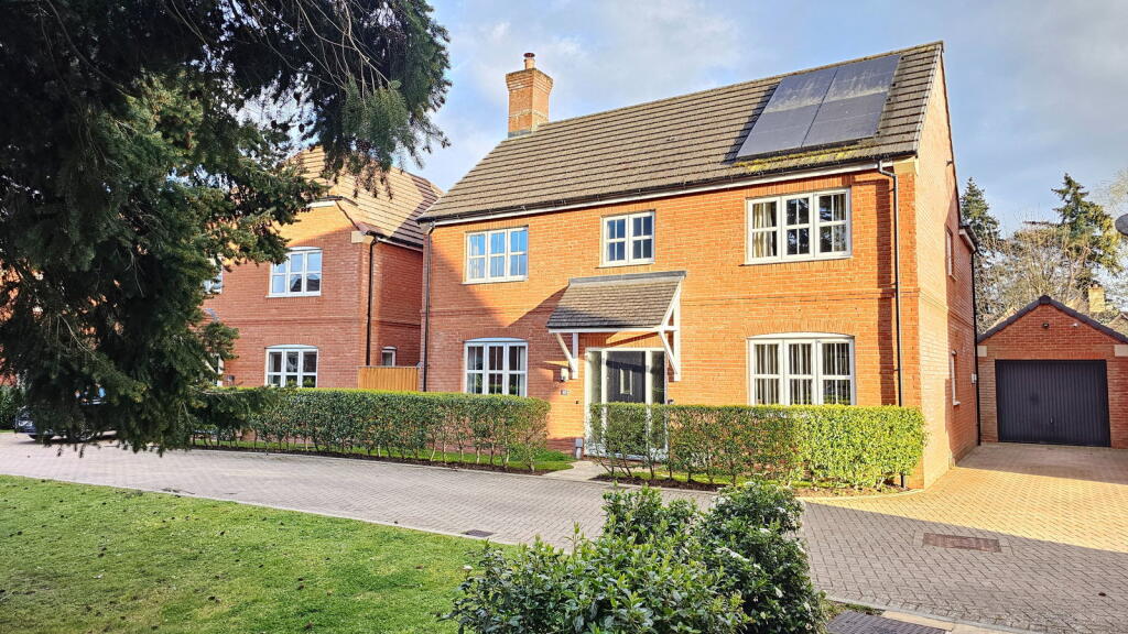4-bed detached on Greenacre Place, Newbury, RG14 7GY, £700,000