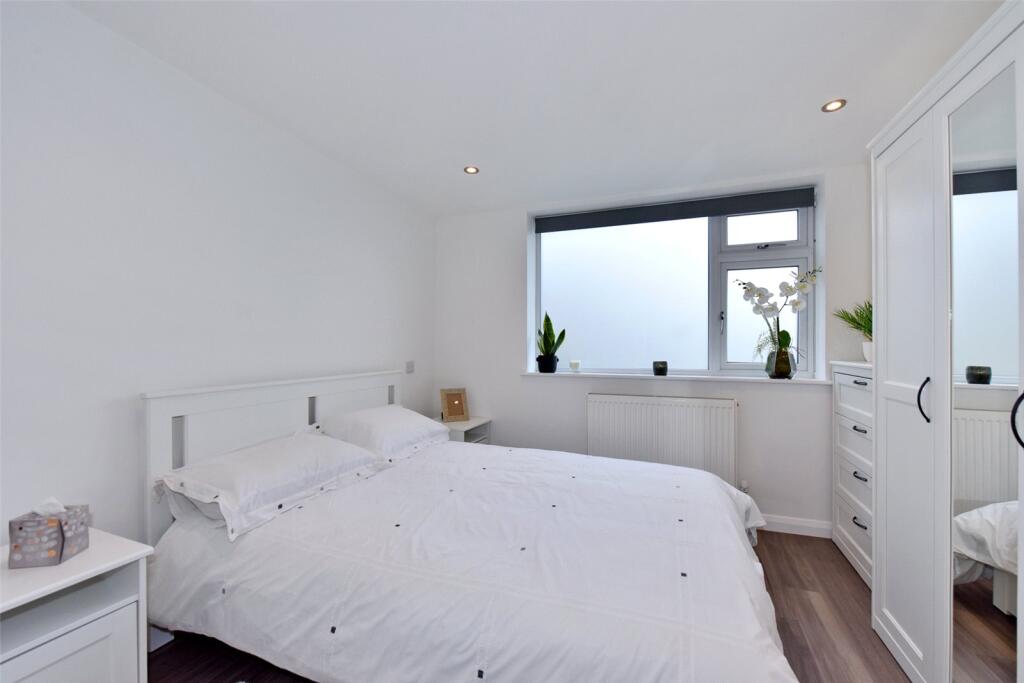 Apartment in Slough - View 4