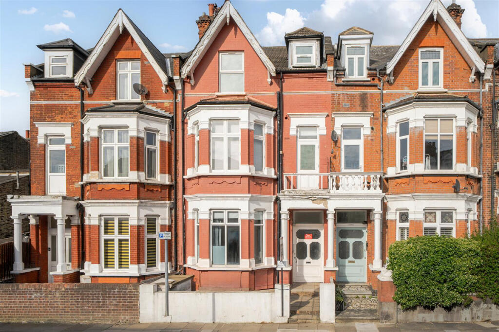 Apartment in London - More