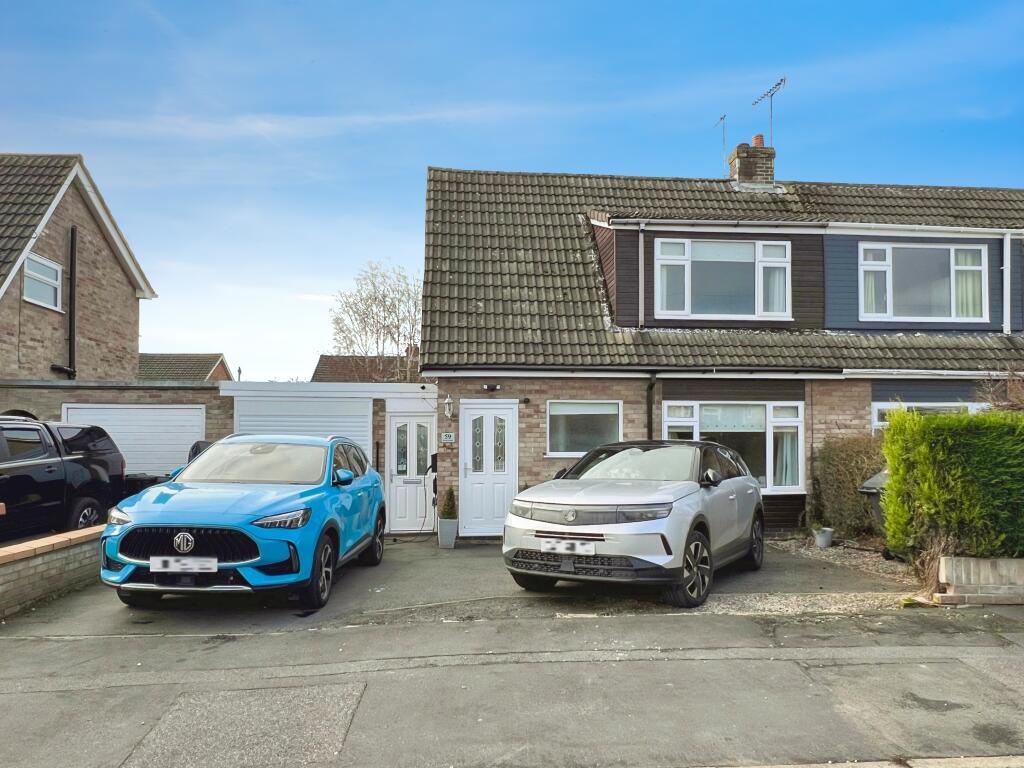 3-bed semi-detached on Byron Crescent, Measham, Swadlincote, DE12, £247,500
