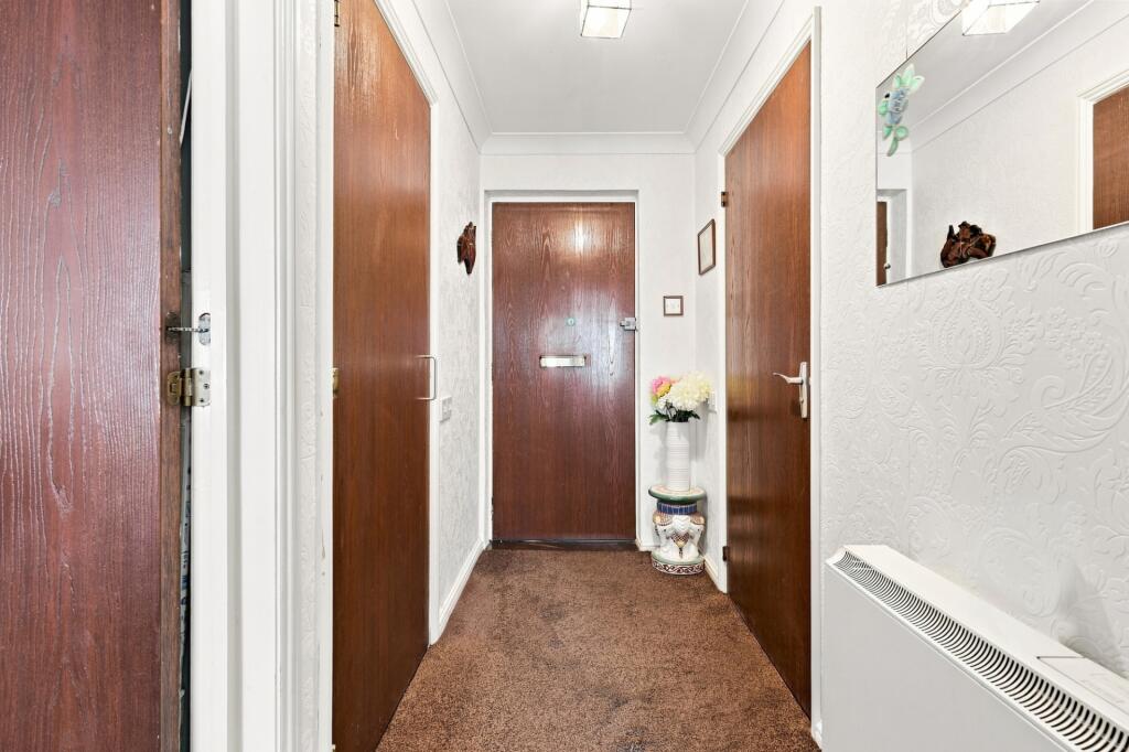 Apartment in Romford - View 5