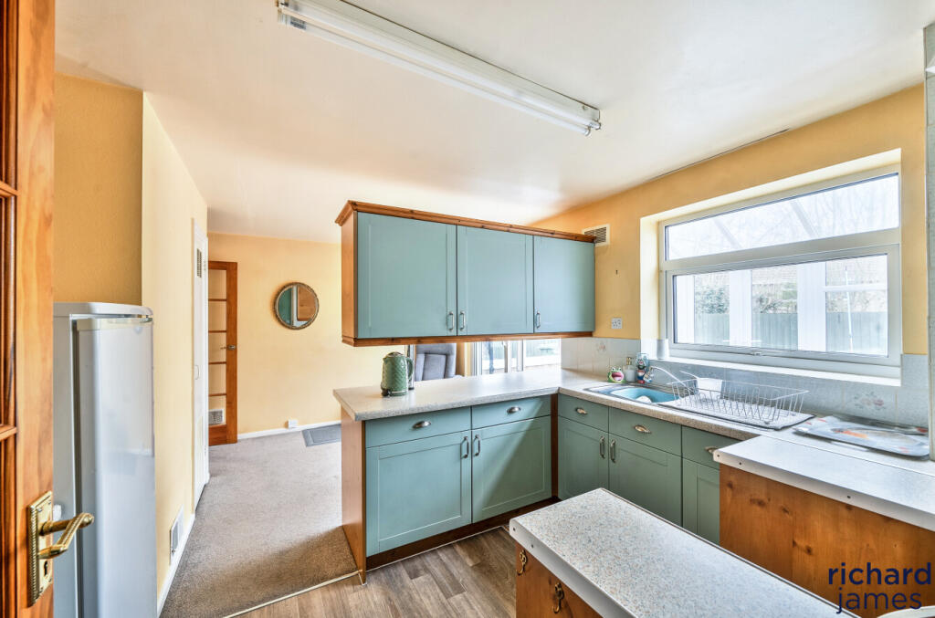 Beverley, Toothill, Swindon, SN5 photo 2