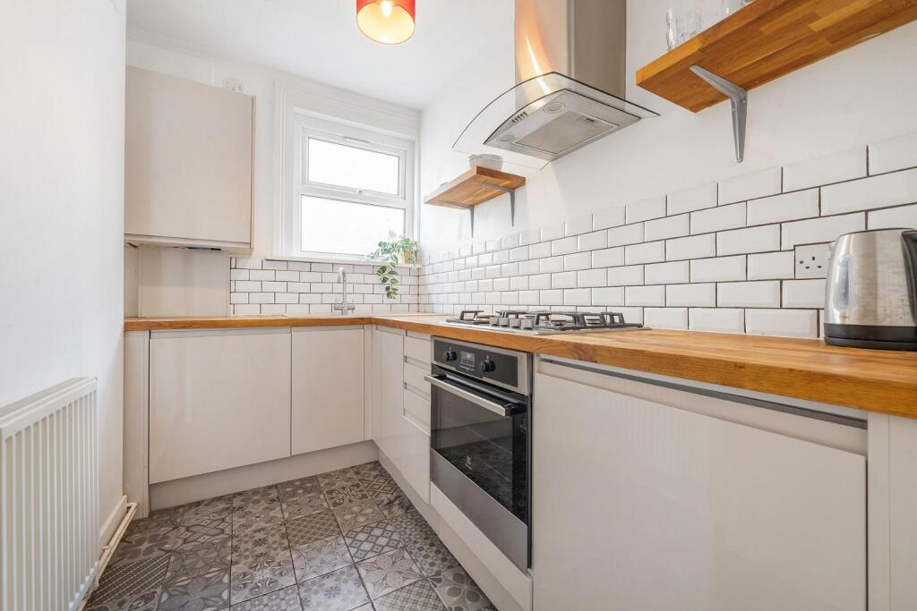Apartment in London - View 5