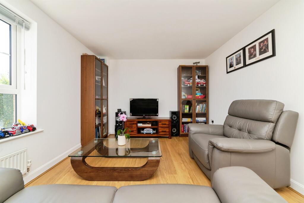 Peregrine Way, Hatfield photo 4