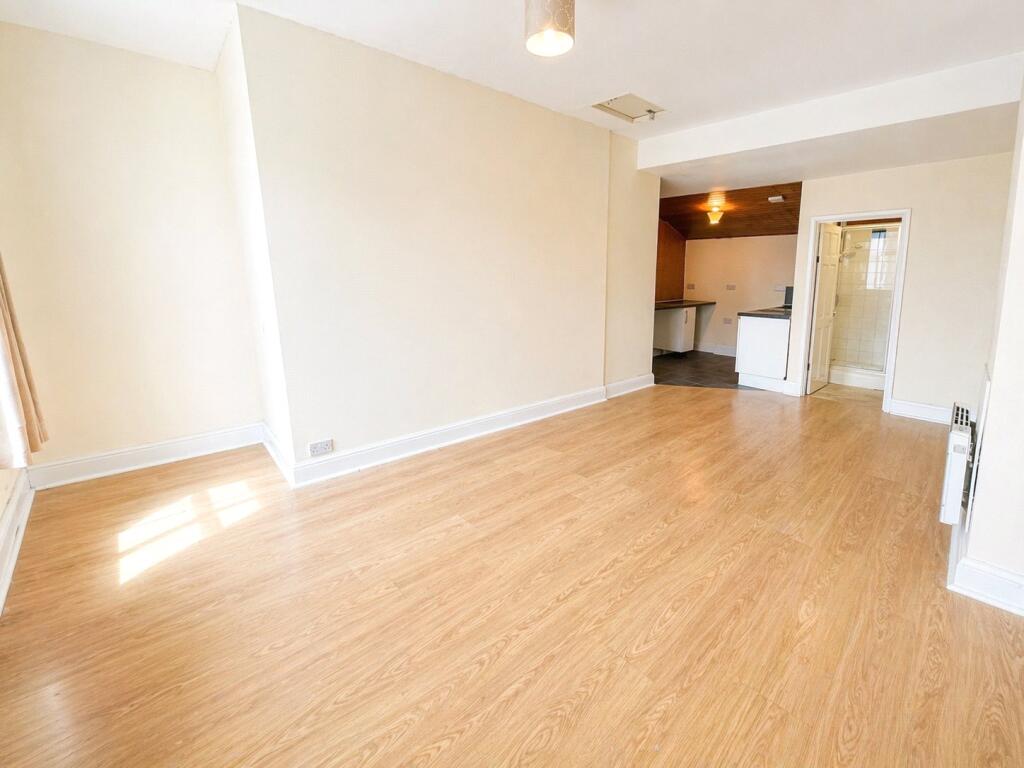 Apartment in Swansea - More