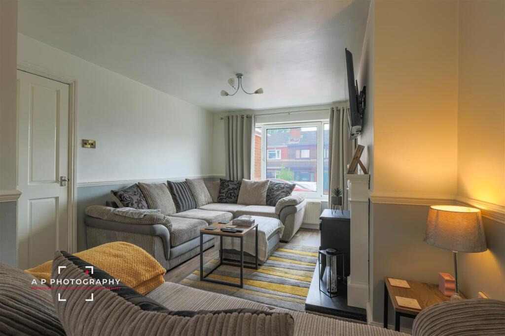 House in Stoke-on-Trent - View 4