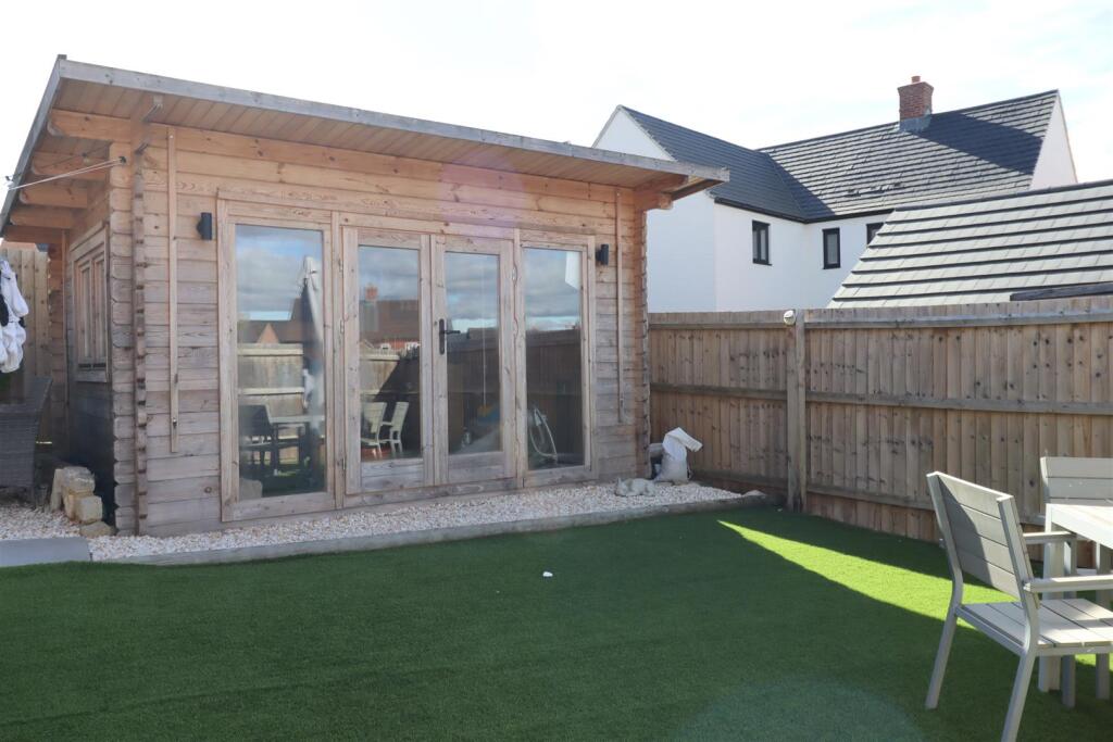 House in Towcester, West Northamptonshire - View 2