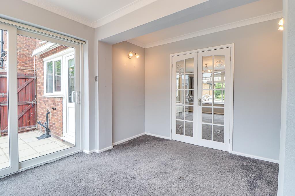 House in Southend-on-Sea, Eastwood - More
