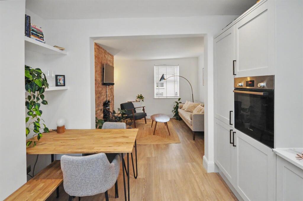 Apartment in Coventry - More