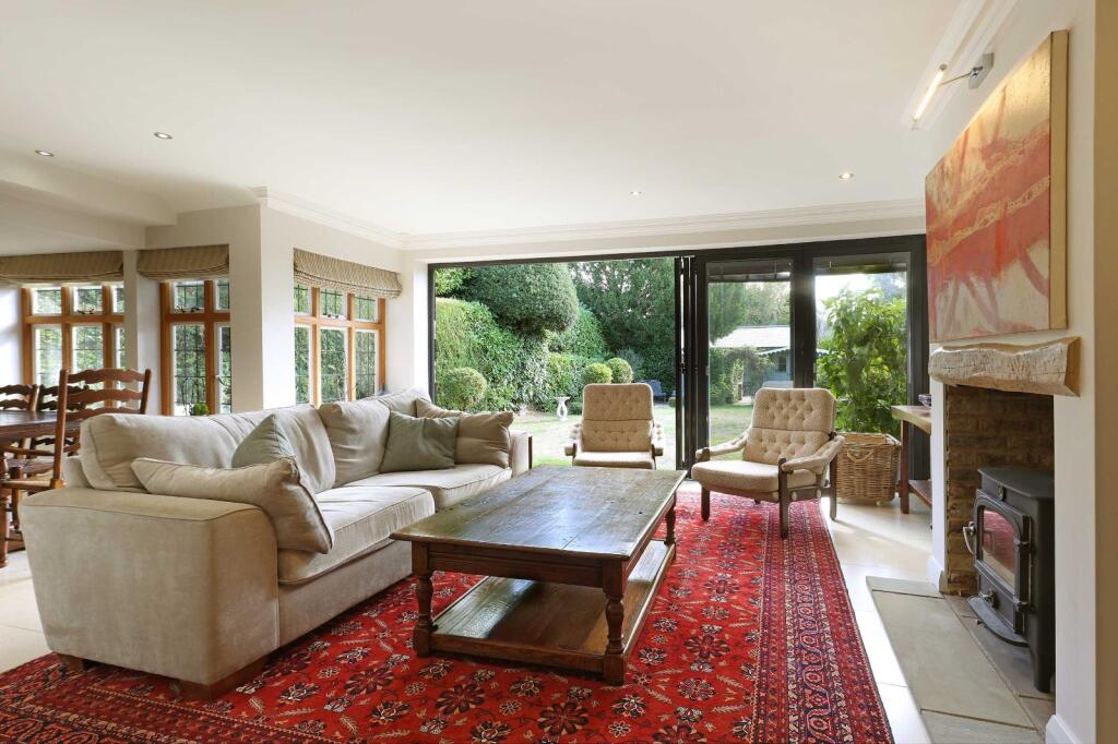 Woodside Avenue, Beaconsfield, Buckinghamshire, HP9 photo 4
