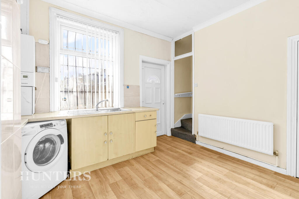 House in Oldham, Hathershaw - More