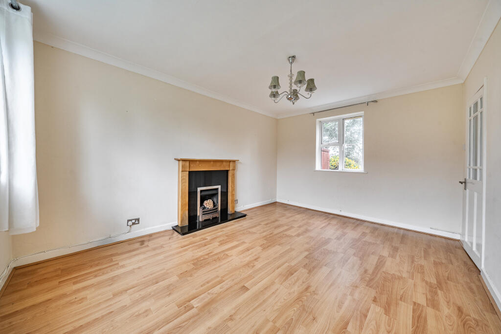 Lancaster Square, Lyneham, SN15 photo 4