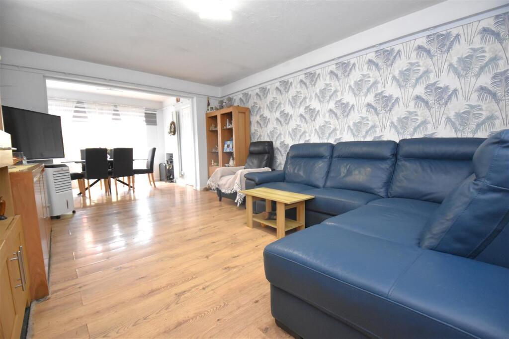 Edward Close, Rochford photo 3